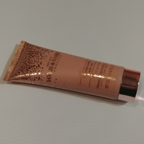 🎉2/$16 NEW Baylis & Harding England Limited Edition Martini Foot Lotion - Picture 5 of 6